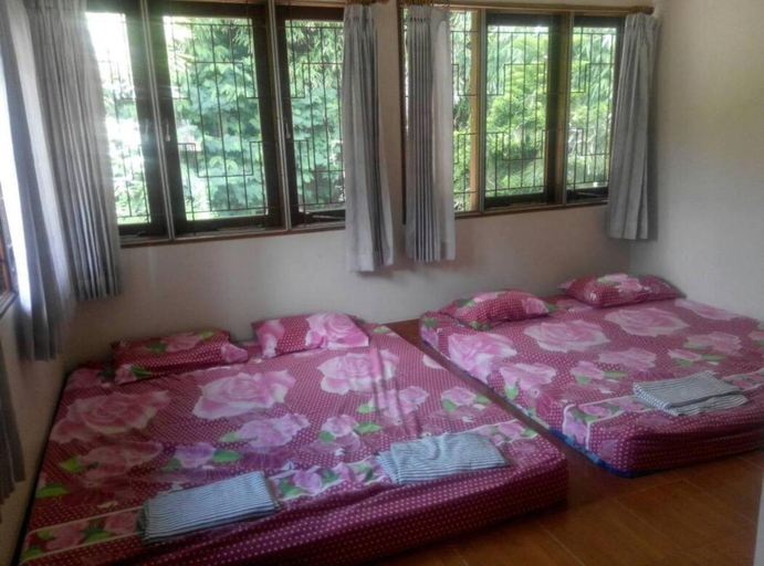 Others 3, Villa Triniti Blok i-35, Bandung