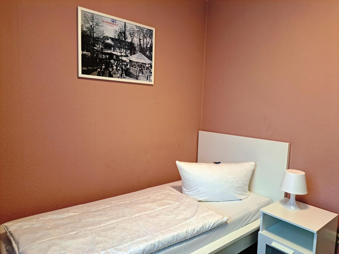 Bedroom 2, Hotel Altes Badehaus, Saalekreis