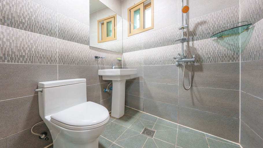 Bathroom 4, Gyeongju Beach Castle Pension, Pohang