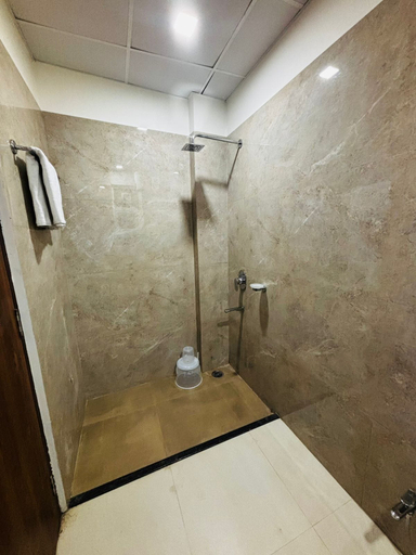 Bathroom 4, Nirvana inn, Kaushambi