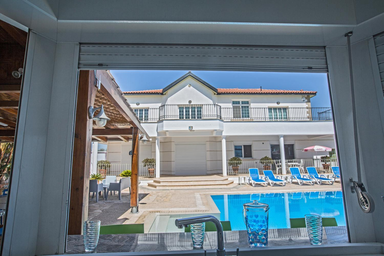 Food & Drinks 4, Papas Family Villa