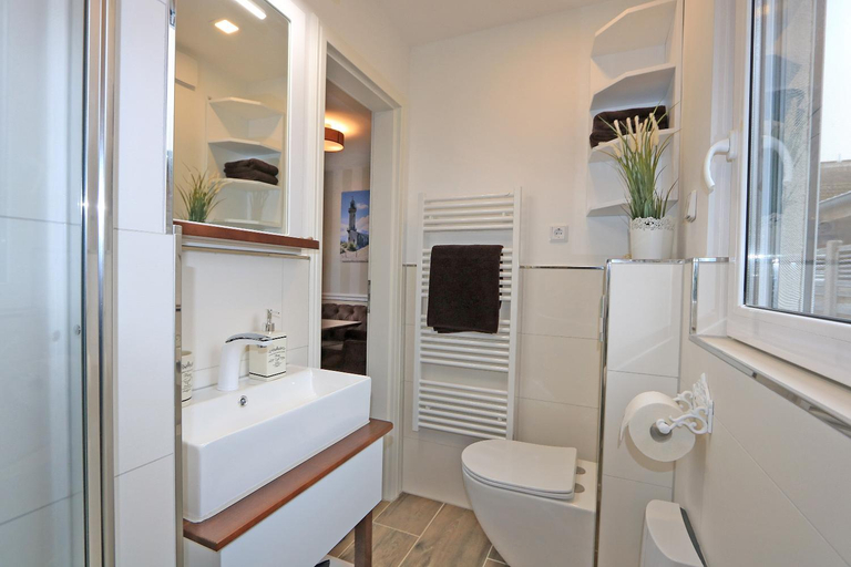 Bathroom 3, Bungalow-Park Ostseenordstern, Vorpommern-Rügen