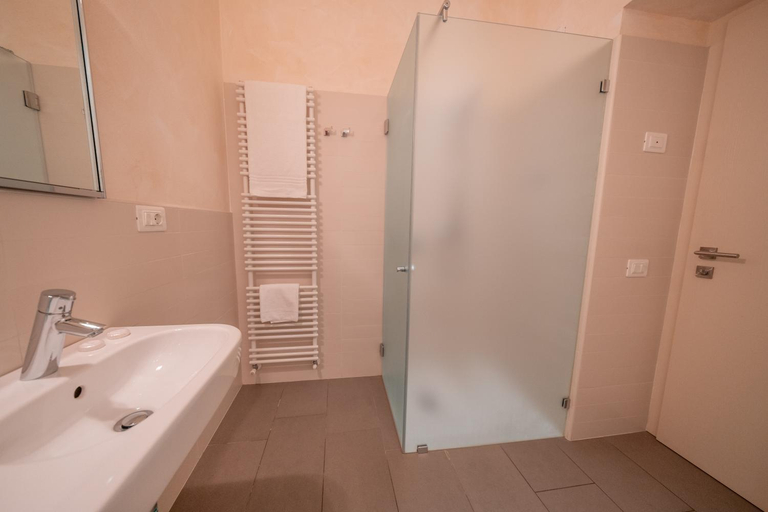 Bathroom 2, Garni Vecchio Comune, Trento