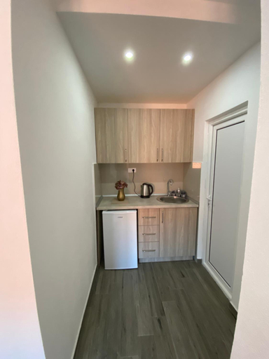 Others 4, Gjoni Apartments