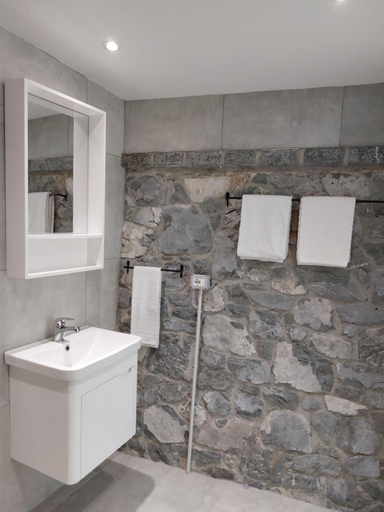 Bathroom 12