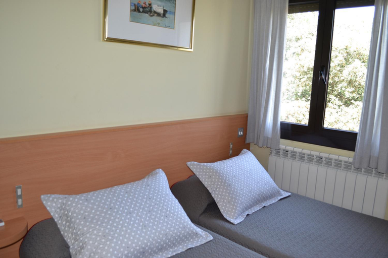 Others 3, Hostal Bartis, Girona