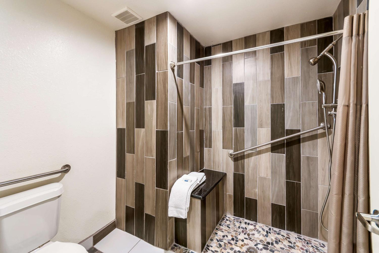 Bathroom 4, Studio 6 Huntsville, TX, Walker