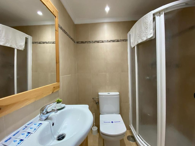 Bathroom 3, Apartamentos Benal Beach Group, Málaga