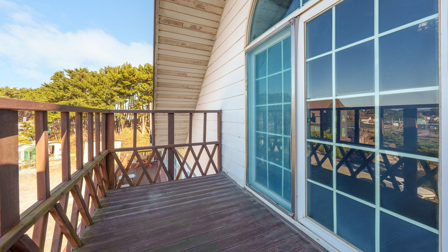 Exterior & Views 2, Taean Vintage House Pet-friendly Pension, Taean