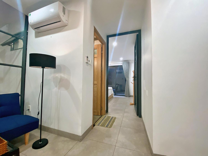 Bathroom 2, Arista, District 2