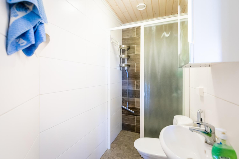 Bathroom 2, Lossisaari Tourist Center, North Savonia