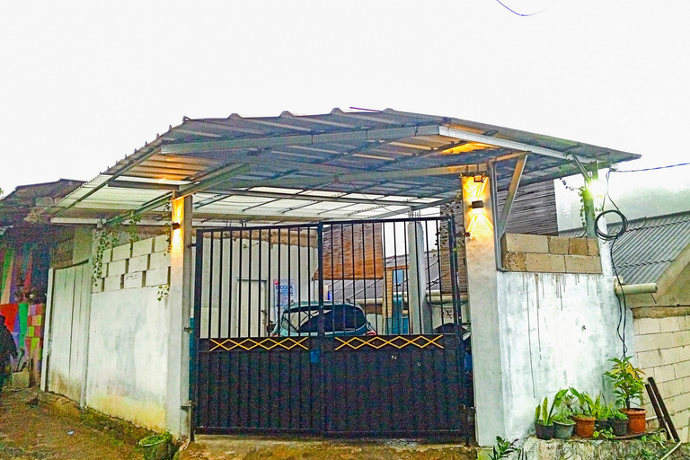 Exterior & Views, Rezha Homestay Puncak RedPartner, Bogor