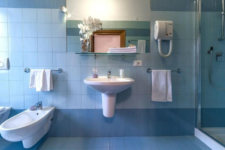 Bathroom 3, Hotel Corallo, Teramo