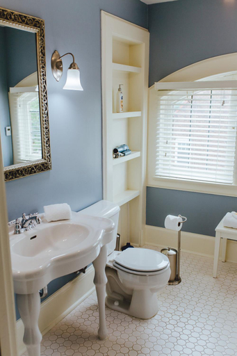 Bathroom 3, The Leonard at Logan, Kent