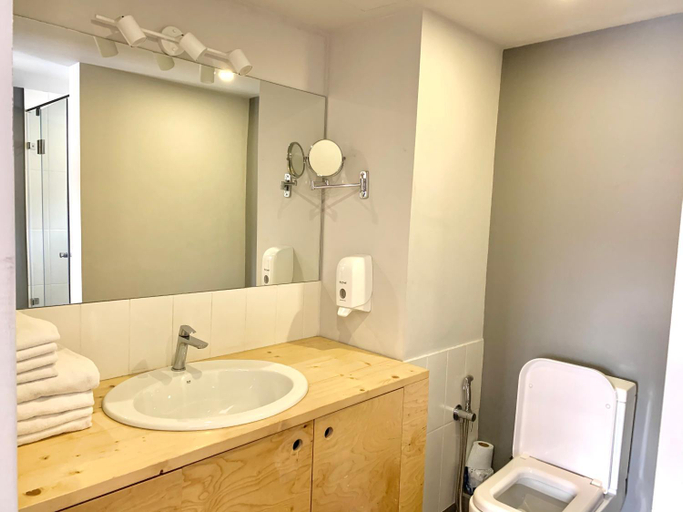 Bathroom 3, Vardeni Guesthouse