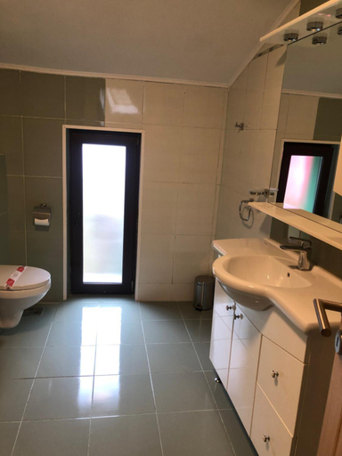Bathroom 3, Pietrele lui Solomon, Brasov