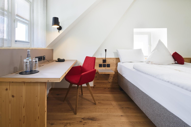 Bedroom 3, Landhotel Wilder Mann, Waldshut