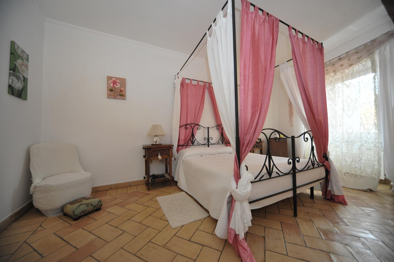 Others 4, Romantica Pucci, Viterbo