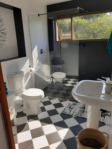 Bathroom 4, Nkutu River Lodge, eThekwini