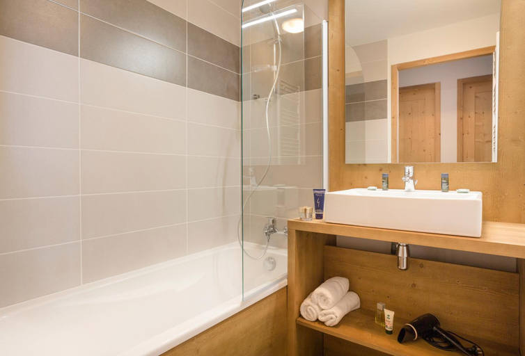 Bathroom 2, Residence Club MMV La Cle des Cimes, Savoie