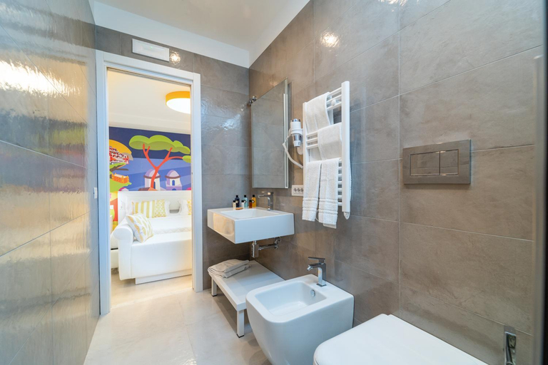Bathroom 5, Amalfi Centro, Salerno