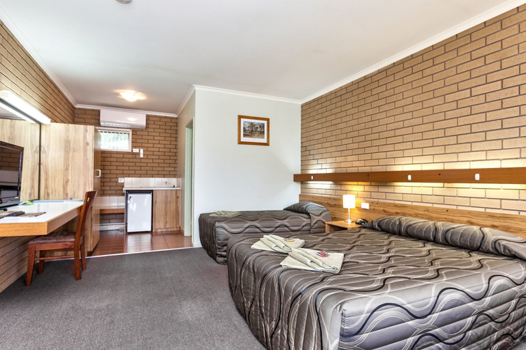 Others 5, Holbrook Town Centre Motor Inn, Greater Hume Shire - Pt B