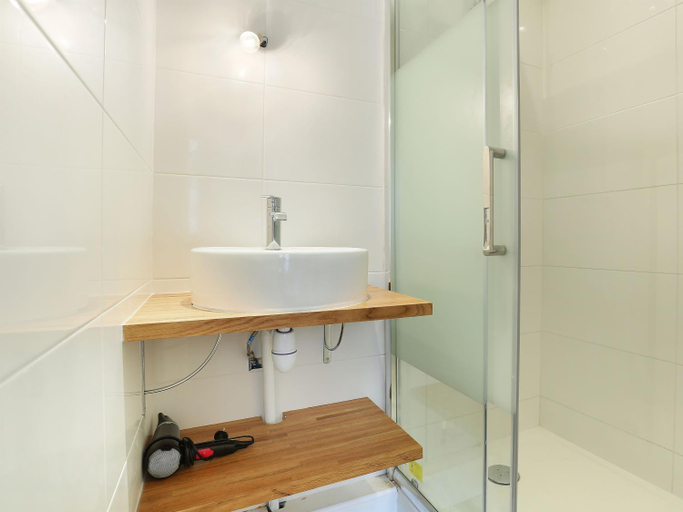 Bathroom 3, Rent a Room - Residence Caire, Montorgueil, Paris