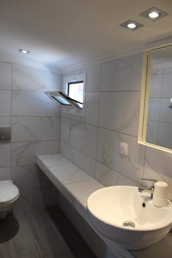 Others 4, Anthia House, Central Macedonia