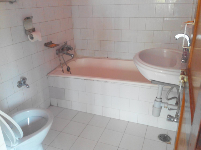 Bathroom 4, Hotel Fishtail Villa, Gandaki