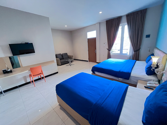 Bedroom 13