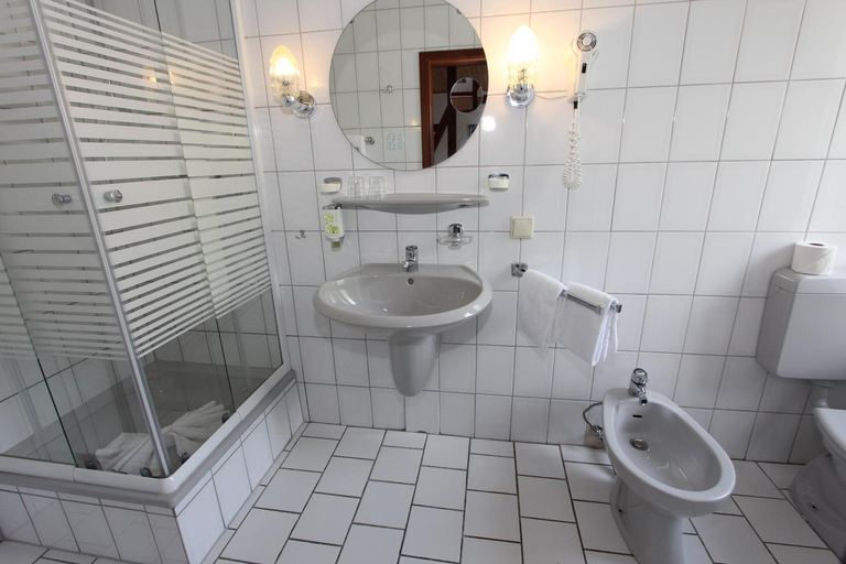 Bathroom 5, Hotel "Gluck Auf ", Osterode am Harz