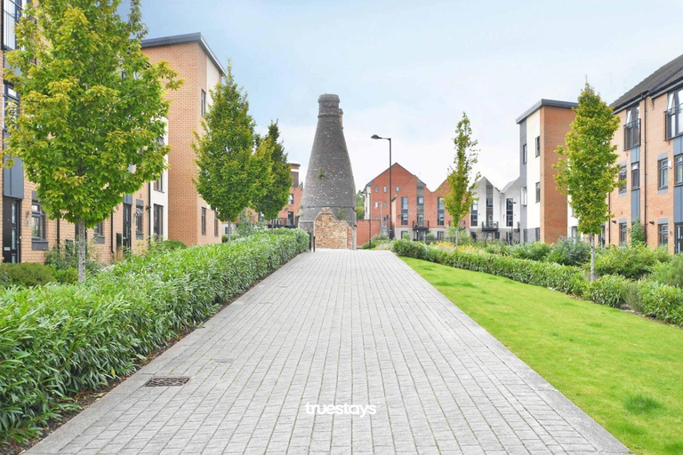 Kiln Side by Truestays - 3 Bedroom House, Stoke-on-Trent