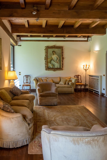 Shared lounge/TV area 2, Villa Zarri Guest House, Bologna