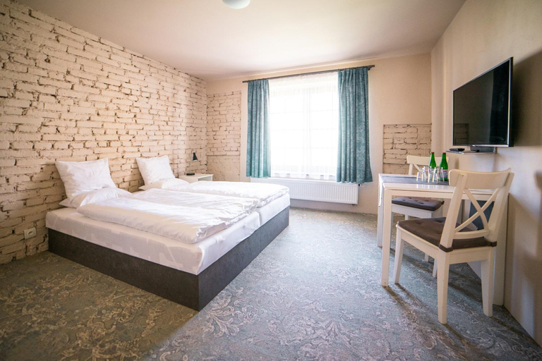 Others 5, Penzion Papirna, Cheb