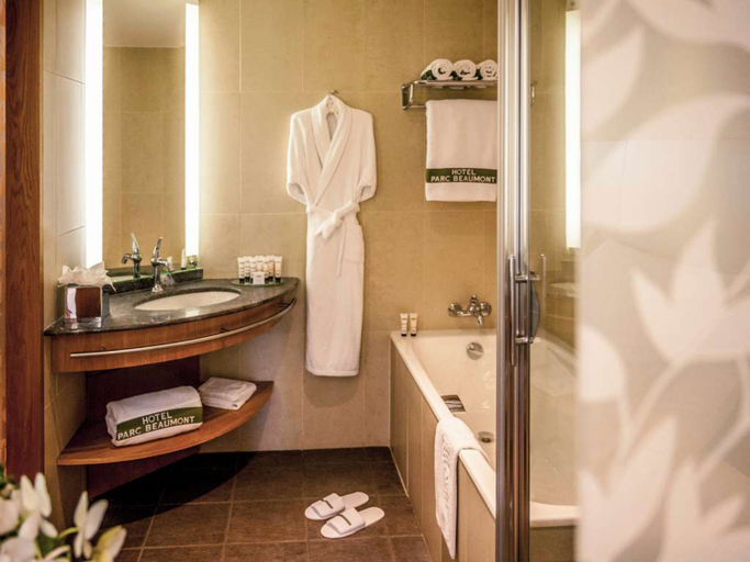 Bathroom 5, Parc Beaumont Hotel & Spa Pau MGallery Collection, Pyrénées-Atlantiques
