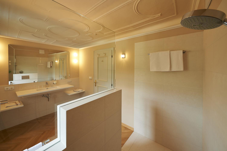 Bathroom, Schloss Englar, Bolzano