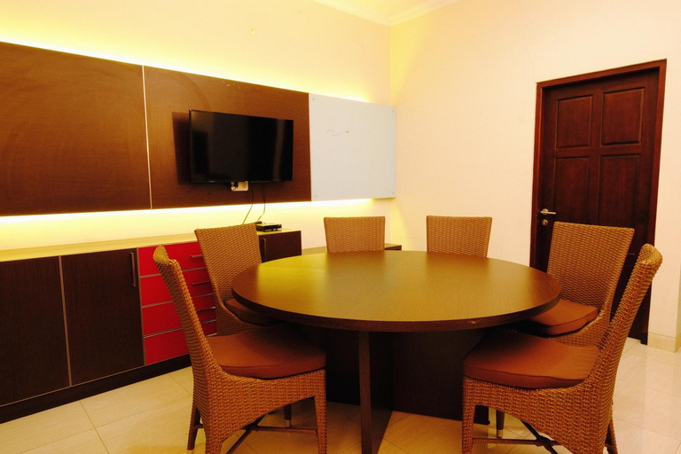Dining Room 16