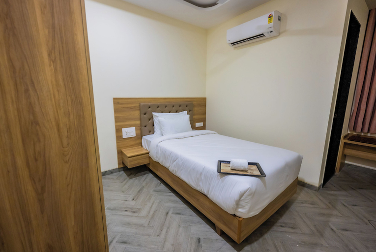 Bedroom 2, Lotus Leaf, Raigarh
