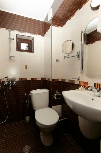 Bathroom 3, Family hotel Makedonska Kruchma, Bansko