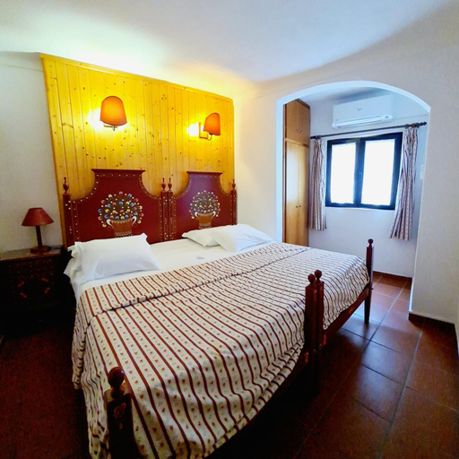 Others 5, Casas de Romaria de Brotas, Mora