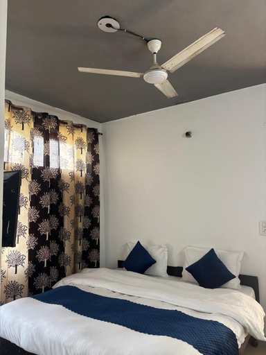 Bedroom 5, The Prime Palace, Delhi