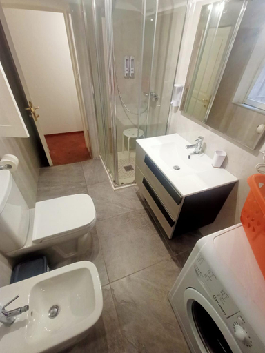 Bathroom 2, Cuntintizza Family House, Catania