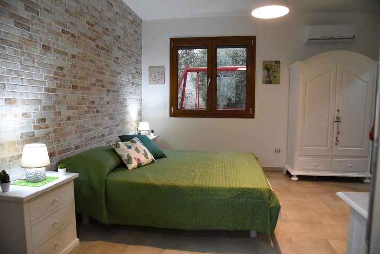Others 4, B&B MadaM, Taranto