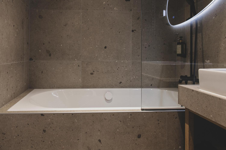 Bathroom 2, Wood (Forestia), Liège