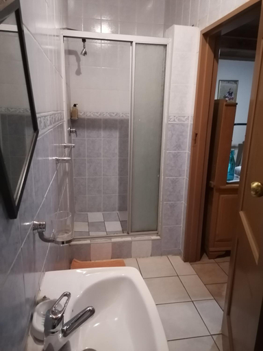 Bathroom, Tjibelu's Nest Guest Home, Lobatse