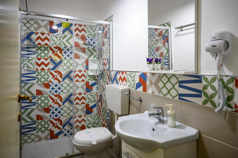 Bathroom 2, Mirose's holiday home 39, Palermo