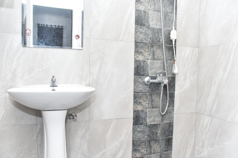 Bathroom 12