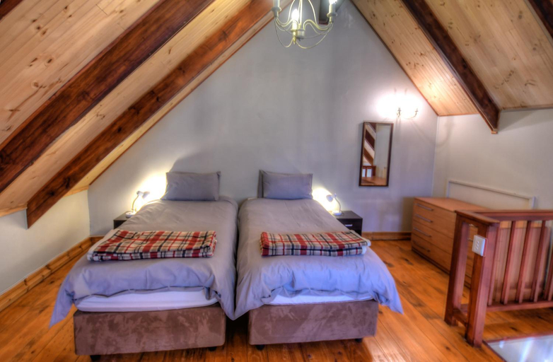 Bedroom 2, Laragh-on-Hogsback, Amathole