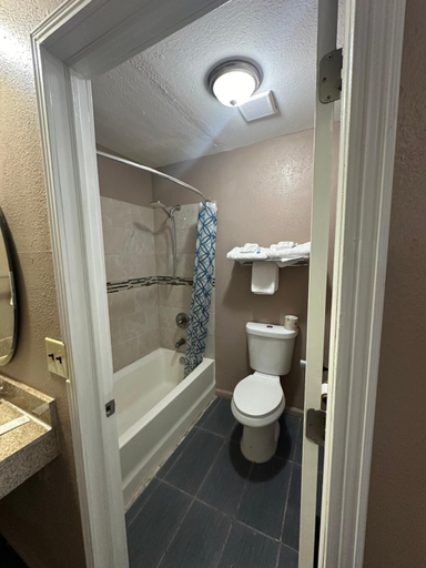 Bathroom 3, Star Inn, Nye