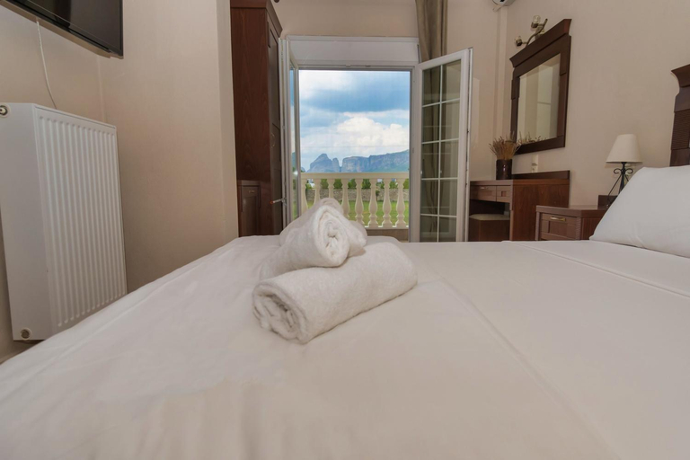 Bedroom 2, Spilaio at Meteora, Thessaly